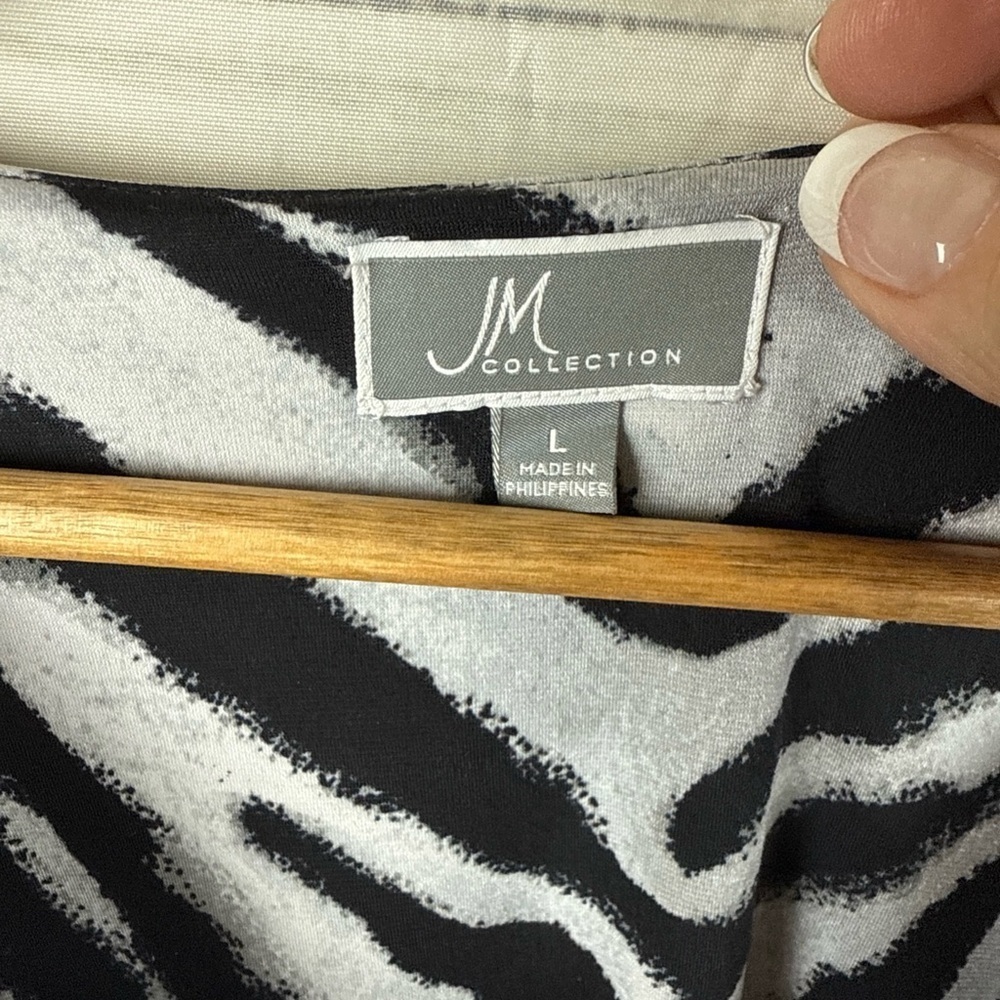 JM Collection Black and White Graphic 3/4 Sleeve Blouse - Picture 4 of 5